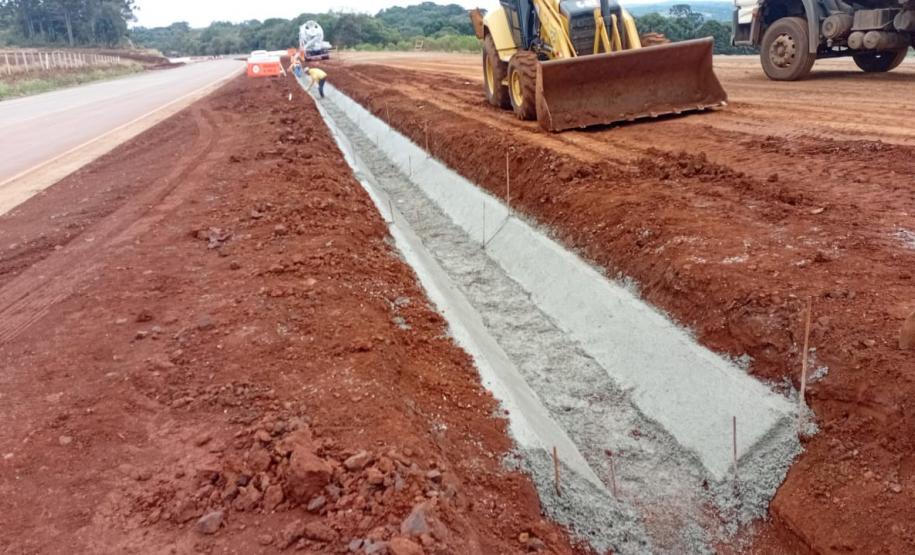 PRC-466 entre Palmeirinha e Guarapuava - implantação de sistema de drenagem