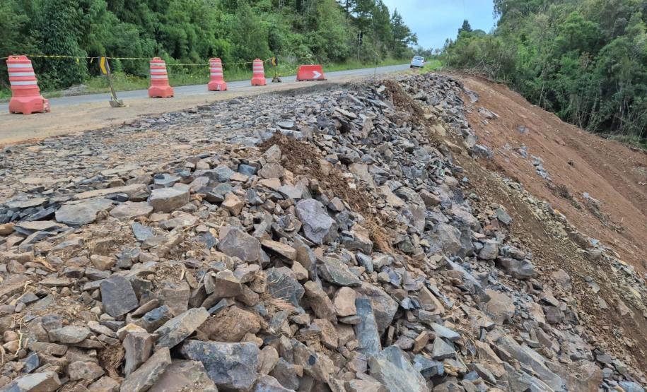 PR-170 em Bituruna serviços de retaludamento
