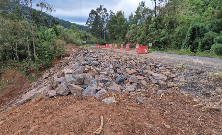 PR-170 em Bituruna serviços de retaludamento