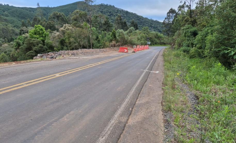 PR-170 em Bituruna serviços de retaludamento