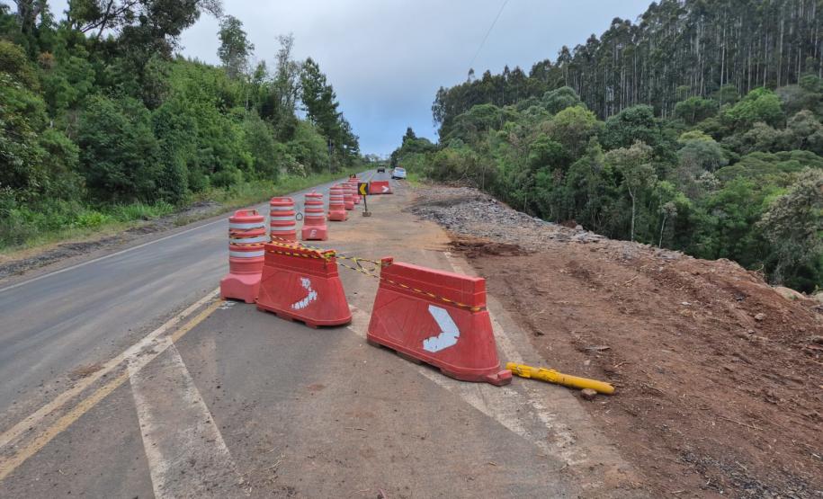 PR-170 em Bituruna serviços de retaludamento