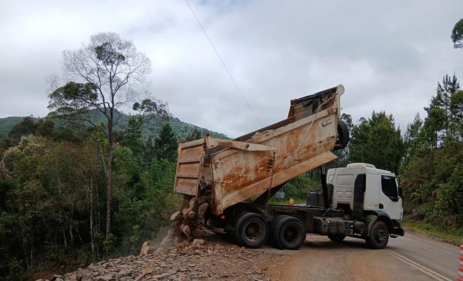 PR-170 em Bituruna serviços de retaludamento