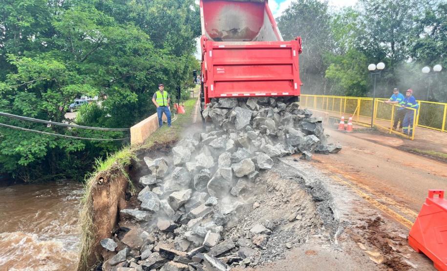 PR-364 recuperação de acesso ponte Rio Juquiá em Goioxim