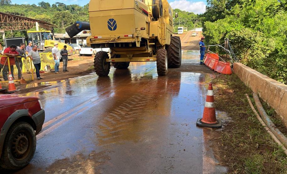 PR-364 recuperação de acesso ponte Rio Juquiá em Goioxim