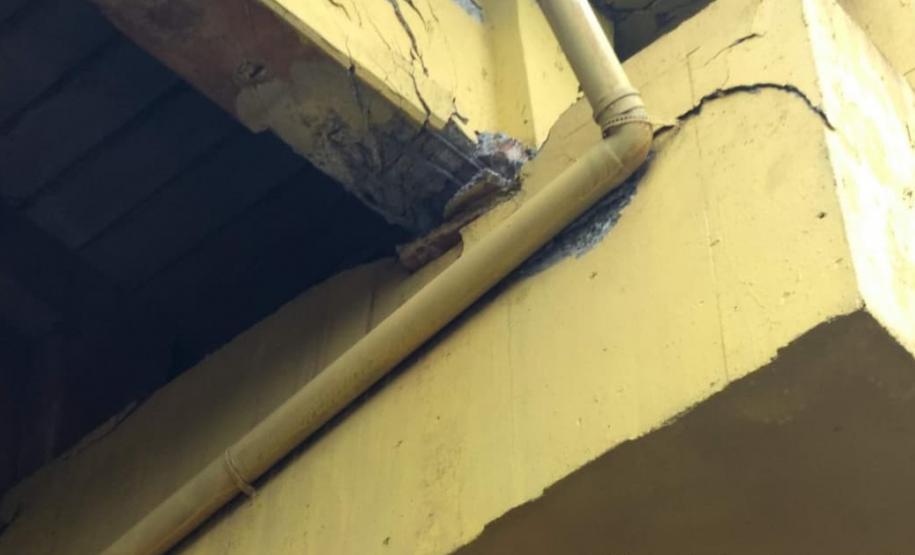 PR-444 Viaduto no km 0+190, danificado por acidente com caminhão