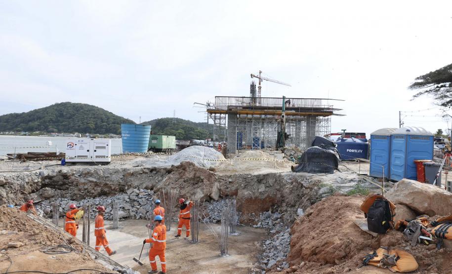 Ponte de Guaratuba chega a 80%