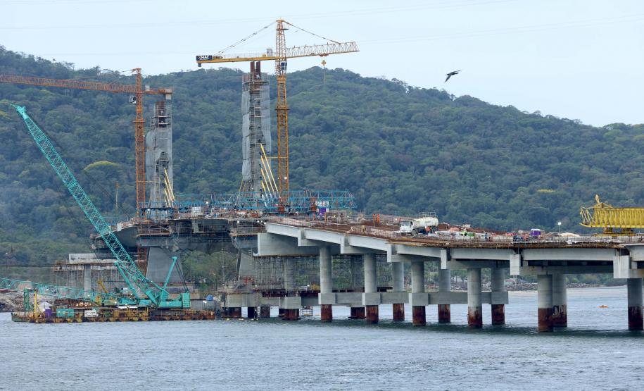 Ponte de Guaratuba chega a 80%