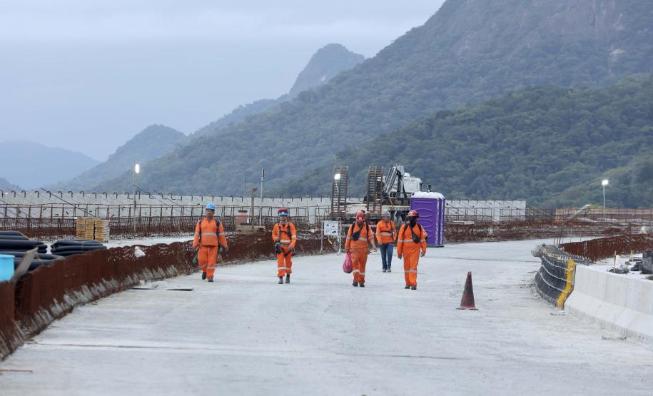 Ponte de Guaratuba chega a 80%