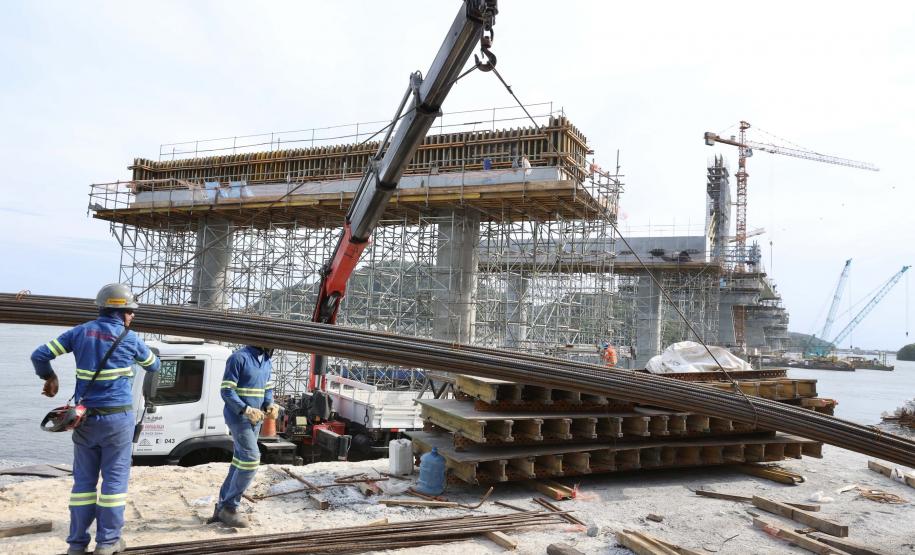 Ponte de Guaratuba chega a 80%