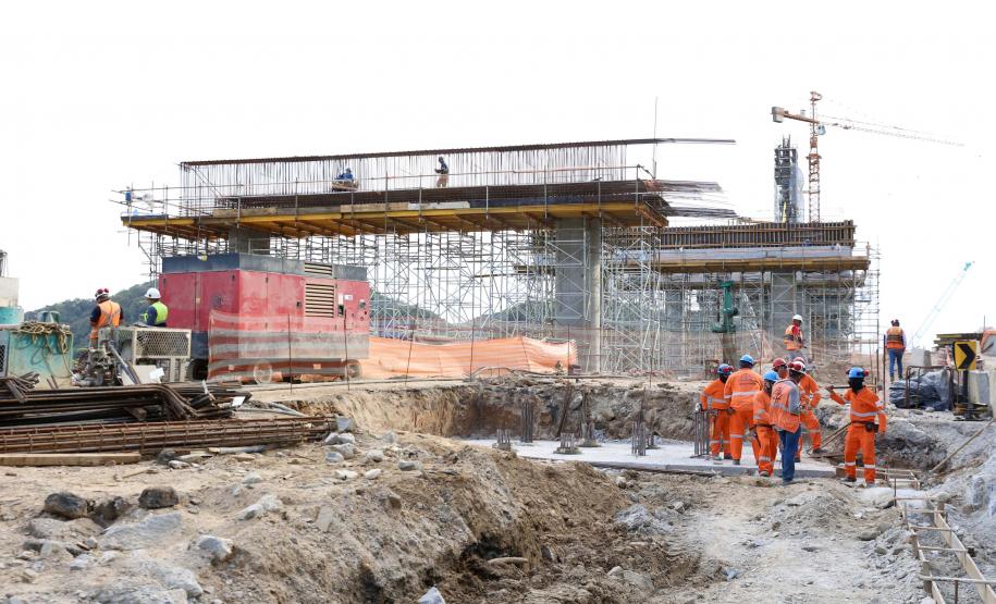 Ponte de Guaratuba chega a 80%