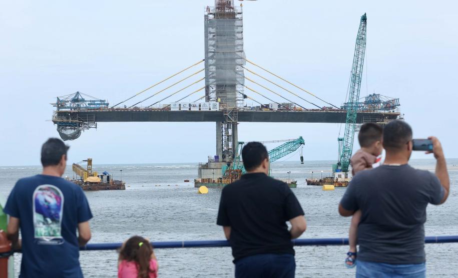 Ponte de Guaratuba chega a 80%