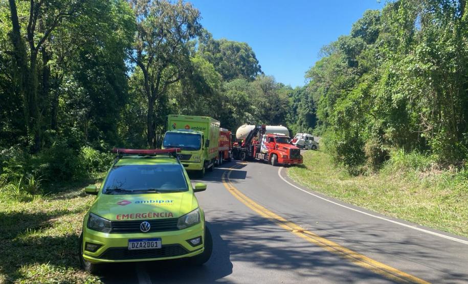 PR-182 em Salgado Filho retirada de caminhão