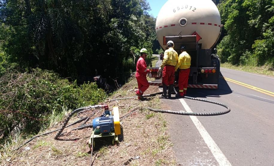 PR-182 em Salgado Filho retirada de caminhão