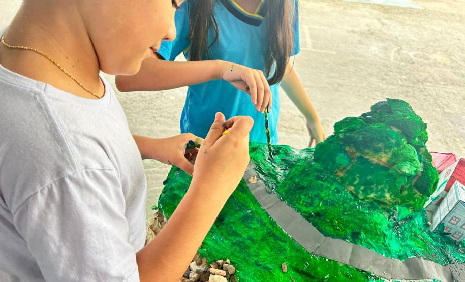 Alunos de escolha municipal montam maquete da ponte de Guaratuba