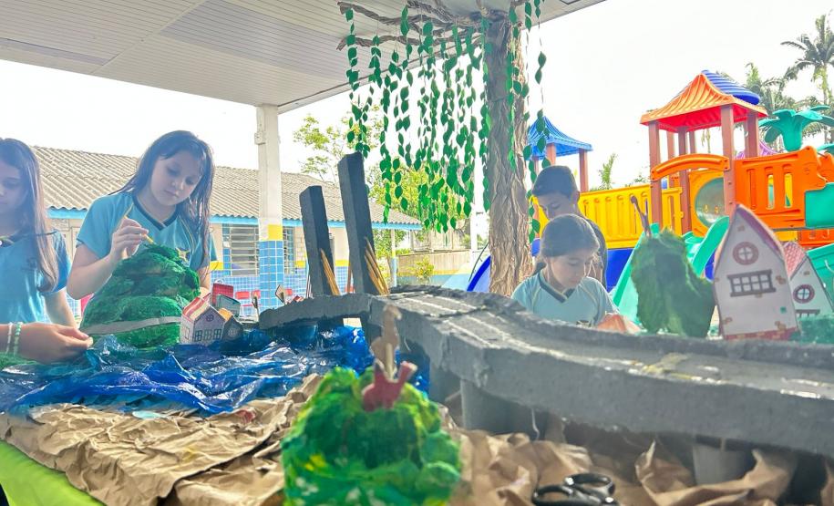 Alunos de escolha municipal montam maquete da ponte de Guaratuba