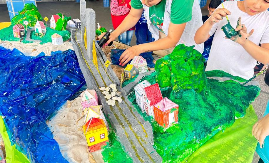 Alunos de escolha municipal montam maquete da ponte de Guaratuba