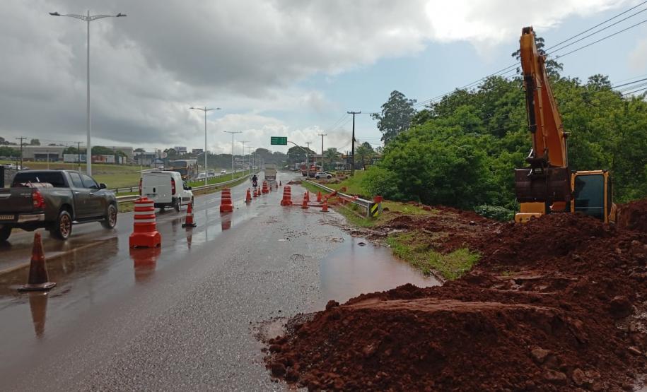 Recuperação de erosão na PR-323 em Umuarama