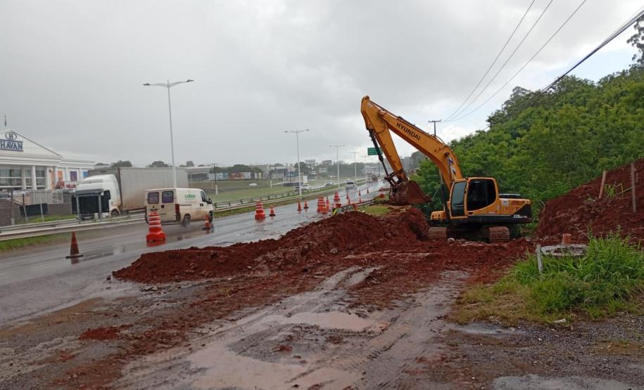 Recuperação de erosão na PR-323 em Umuarama