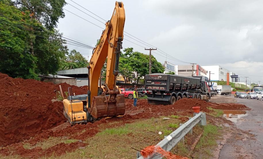 Recuperação de erosão na PR-323 em Umuarama