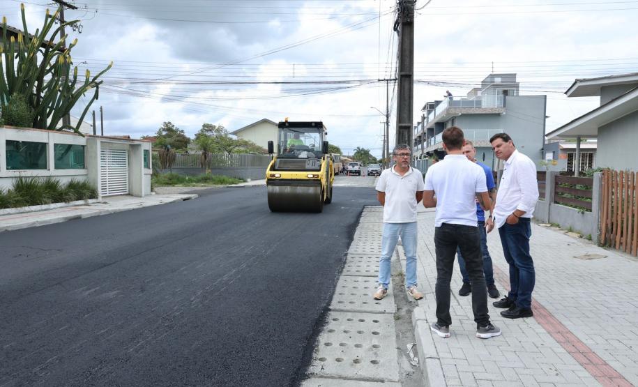 Contorno de Praia de Leste em Pontal do Paraná