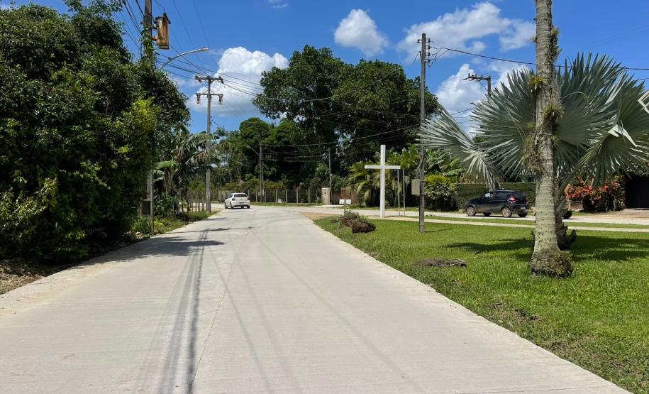 Pavimentação em concreto da Estrada da América em Morretes