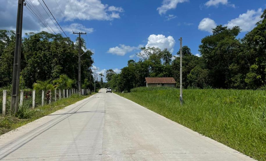Pavimentação em concreto da Estrada da América em Morretes