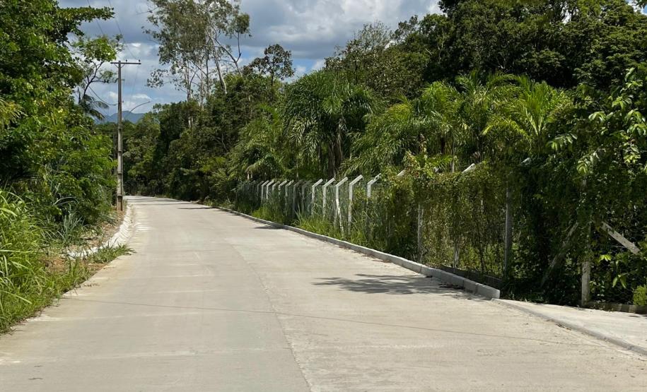 Pavimentação em concreto da Estrada da América em Morretes