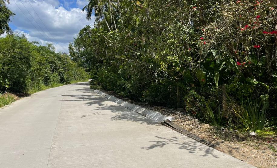 Pavimentação em concreto da Estrada da América em Morretes