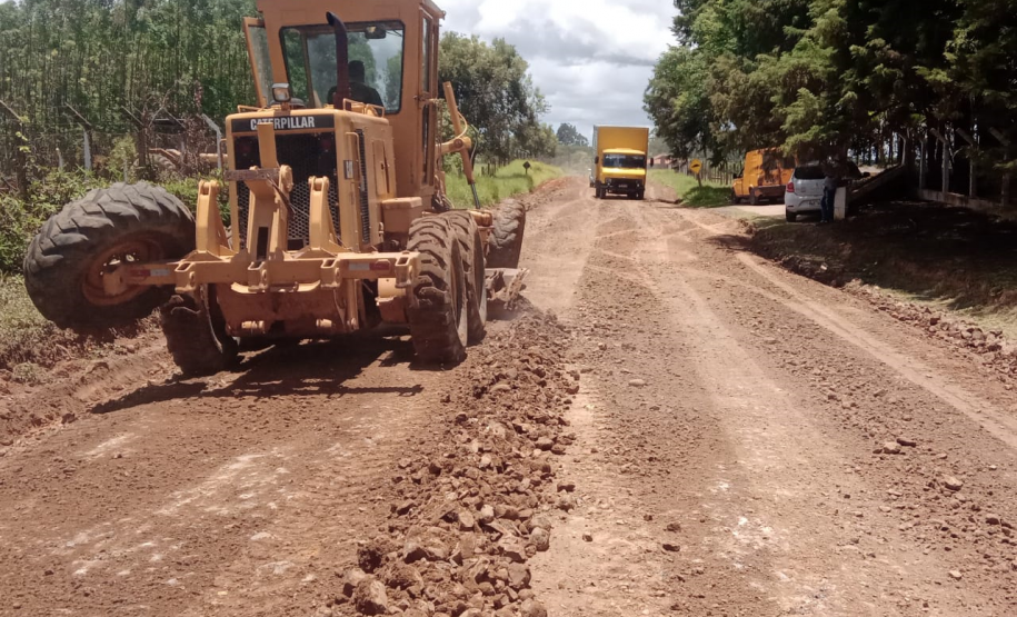 PR-151 entre Sengés e São José da Boa Vista, recebendo serviços de conservação de via não-pavimentada