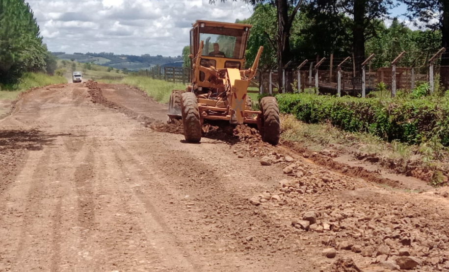 PR-151 entre Sengés e São José da Boa Vista, recebendo serviços de conservação de via não-pavimentada