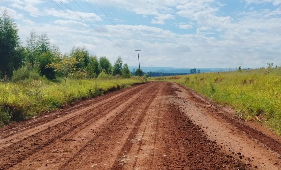 PR-151 entre Sengés e São José da Boa Vista, recebendo serviços de conservação de via não-pavimentada
