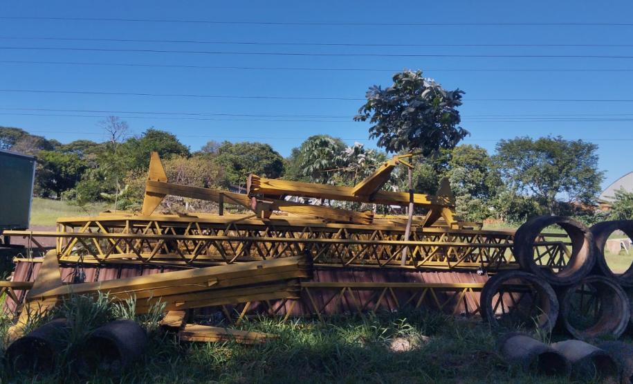 Passarela metálica desmontada que será instalada na PR-317 em Toledo