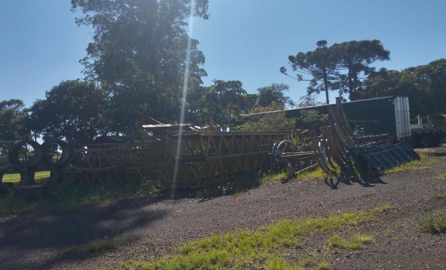 Passarela metálica desmontada que será instalada na PR-317 em Toledo