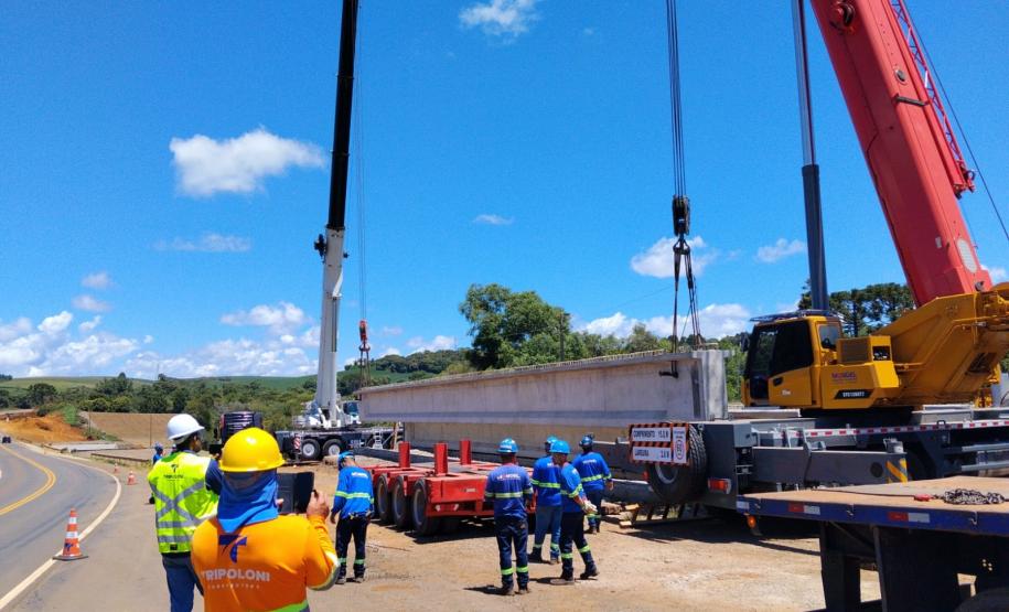 Lançamento da primeira viga da ponte sobre o Rio Carazinho na PRC-466