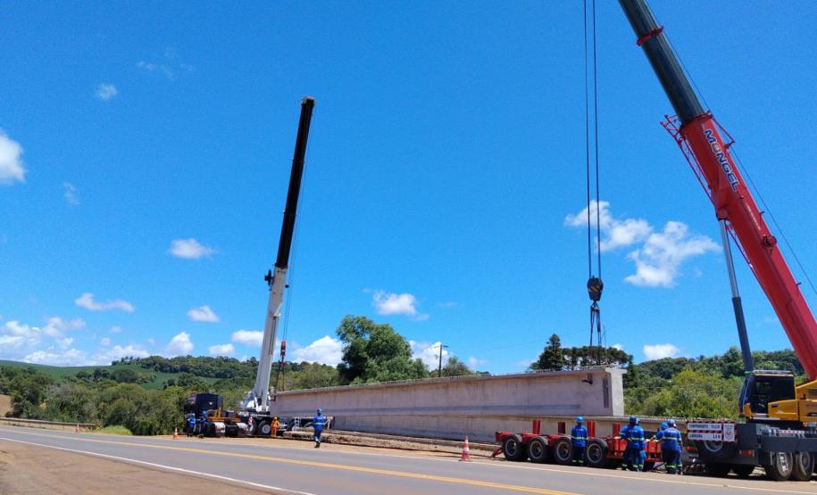 Lançamento da primeira viga da ponte sobre o Rio Carazinho na PRC-466