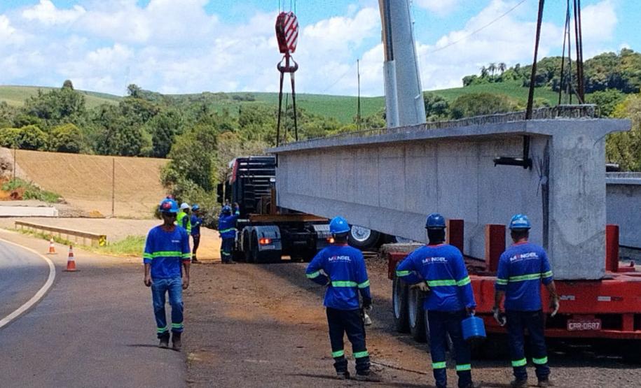 Lançamento da primeira viga da ponte sobre o Rio Carazinho na PRC-466