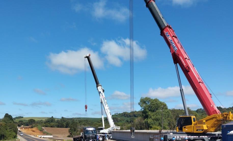 Lançamento da primeira viga da ponte sobre o Rio Carazinho na PRC-466
