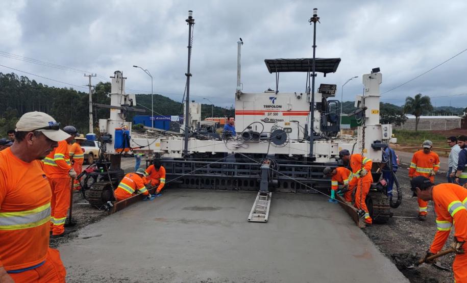 PRC-466 concretagem da pista em Pitanga