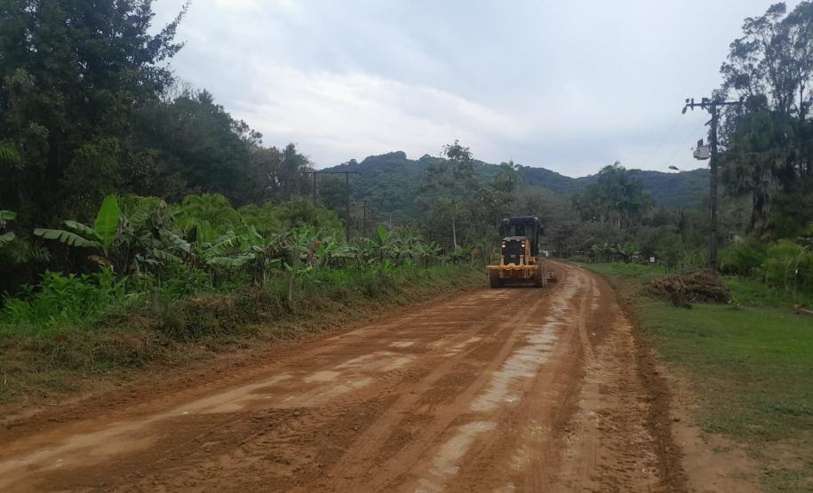 Serviços de conservação na Estrada de Guaraqueçaba (PR-405)