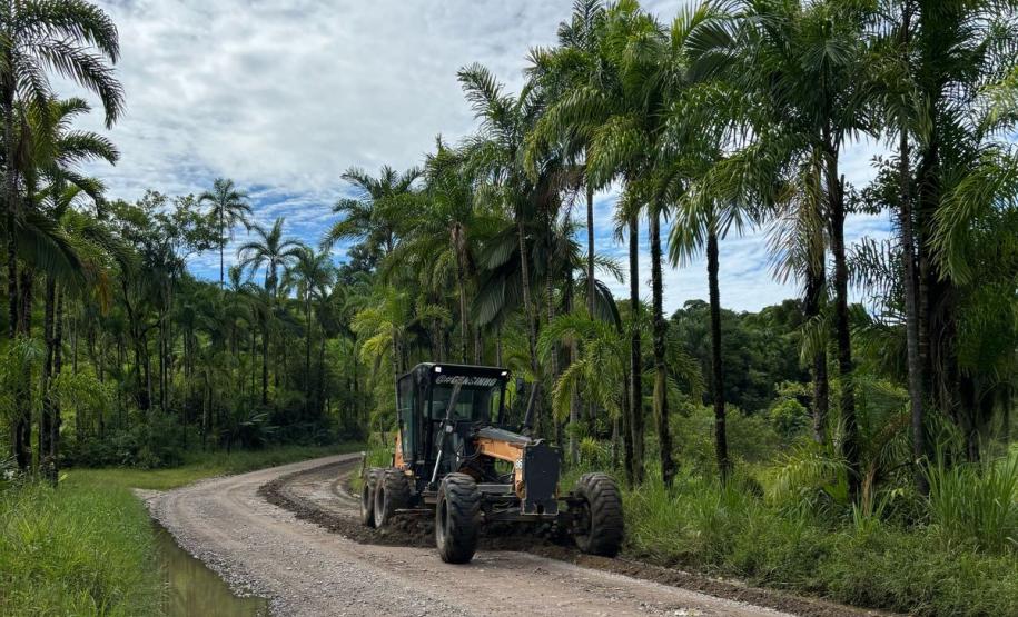 Serviços de conservação na Estrada de Guaraqueçaba (PR-405)