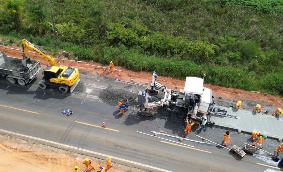 PR-151 entre Ponta Grossa e Palmeira, obra de restauração em concreto (whitetopping)