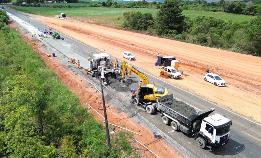 PR-151 entre Ponta Grossa e Palmeira, obra de restauração em concreto (whitetopping)