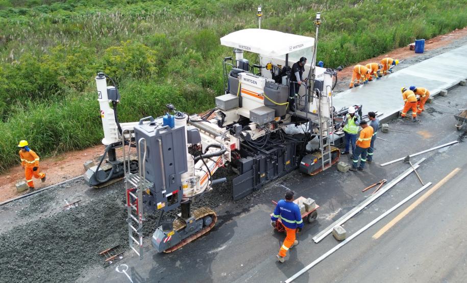 PR-151 entre Ponta Grossa e Palmeira, obra de restauração em concreto (whitetopping)