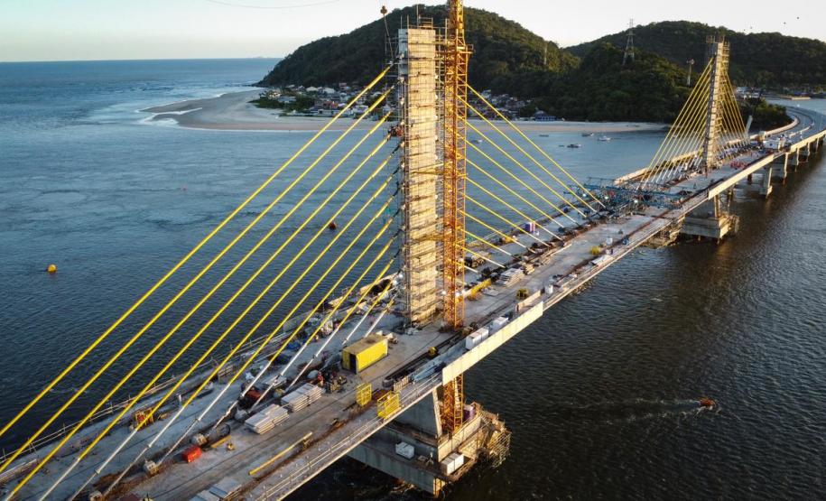 Ponte de Guaratuba - encontro dos trechos estaiados