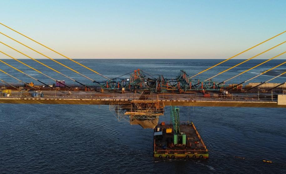 Ponte de Guaratuba - encontro dos trechos estaiados