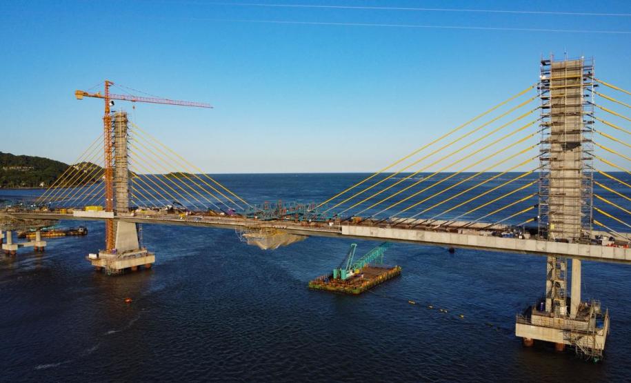 Ponte de Guaratuba - encontro dos trechos estaiados