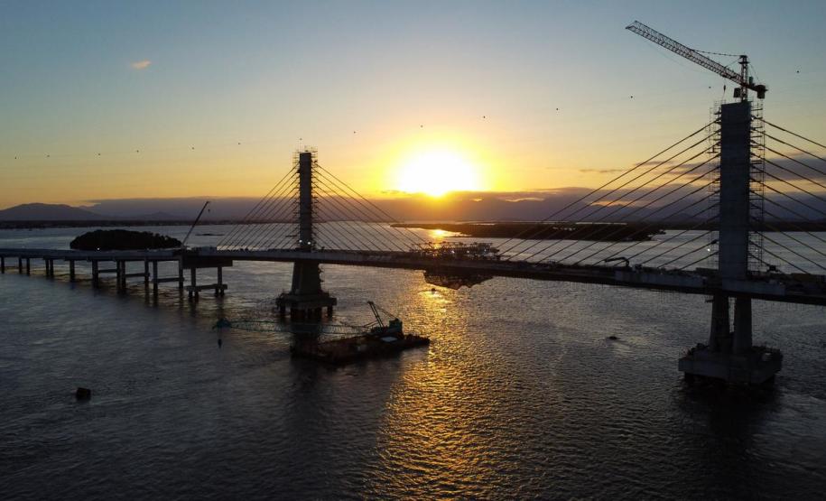 Ponte de Guaratuba - encontro dos trechos estaiados