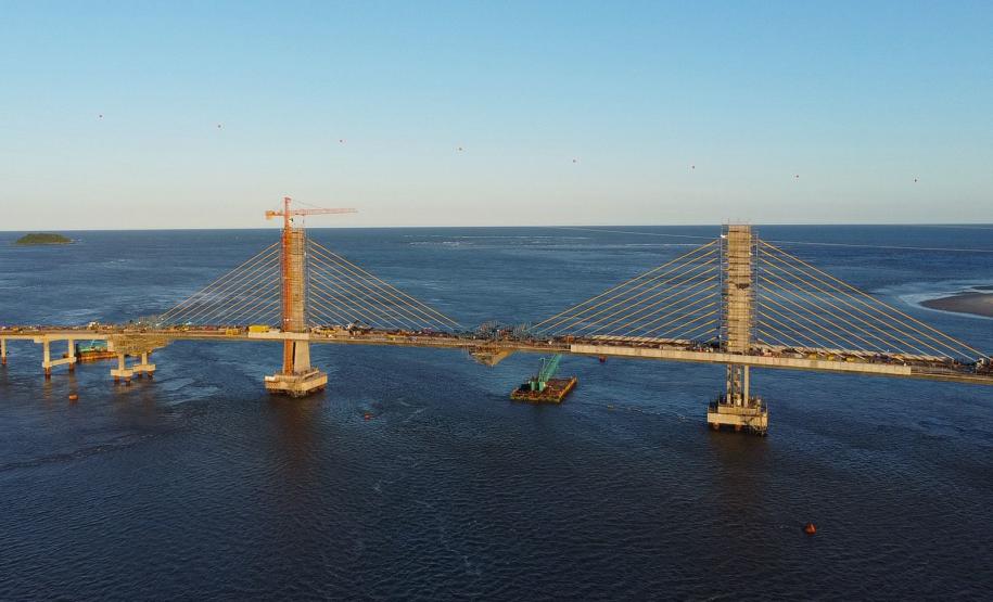 Ponte de Guaratuba - encontro dos trechos estaiados
