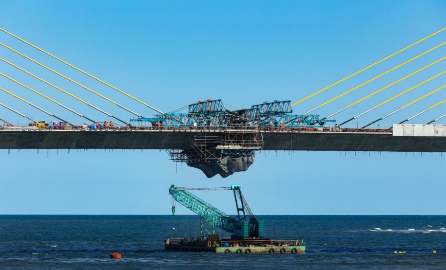 Ponte de Guaratuba - encontro dos trechos estaiados