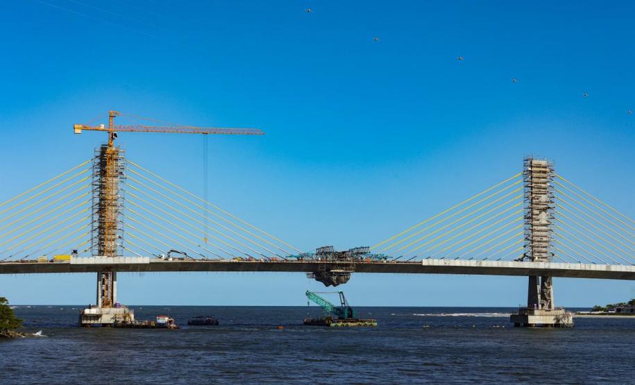 Ponte de Guaratuba - encontro dos trechos estaiados